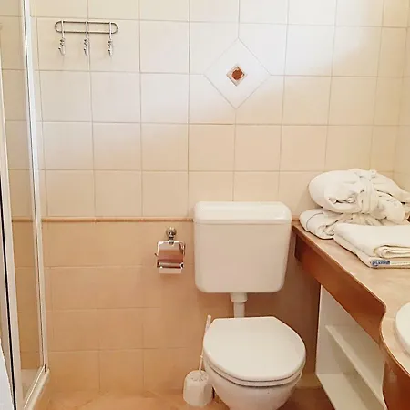 Garda Apartman4 דירה
