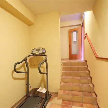 Garda Apartman4 דירה