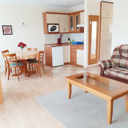 Garda Apartman4 דירה
