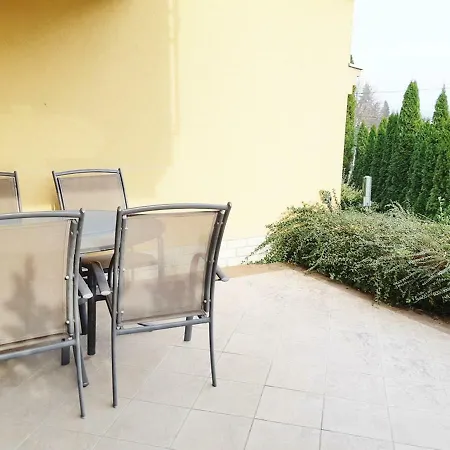Garda Apartman4 *