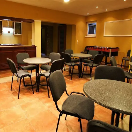 Garda Apartman4 *
