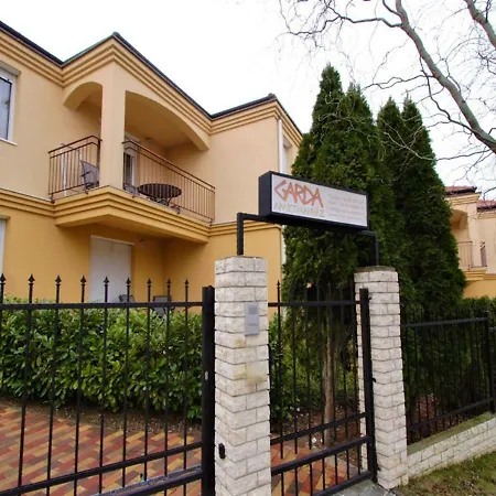 Garda Apartman4 דירה